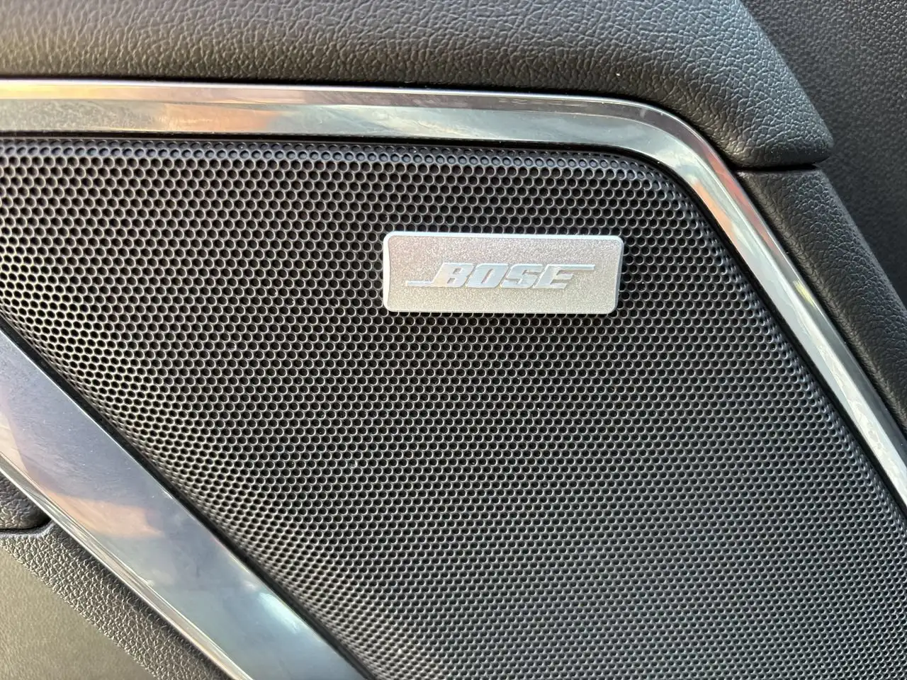Chevrolet Silverado 1500 - Image 20