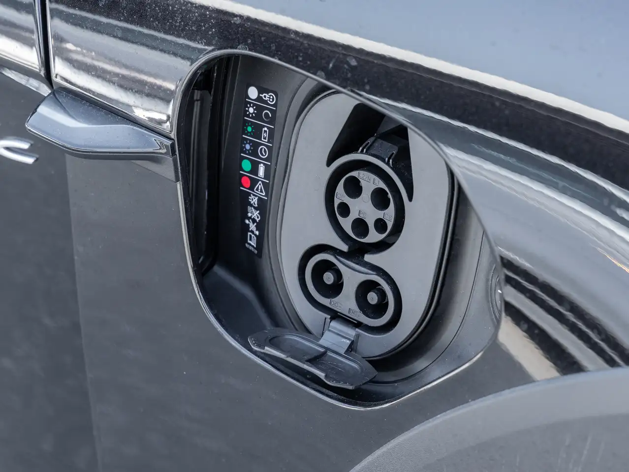 Porsche Taycan - Image 13