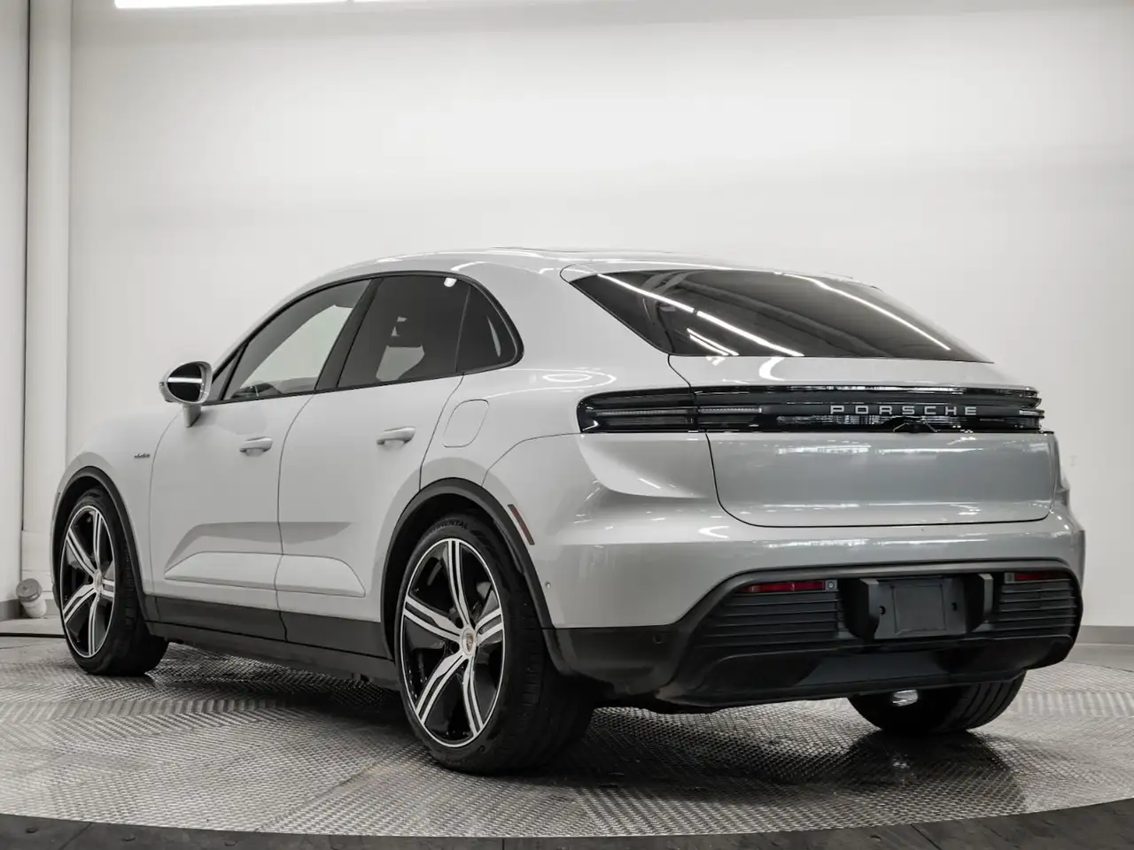 Porsche Macan - Image 3