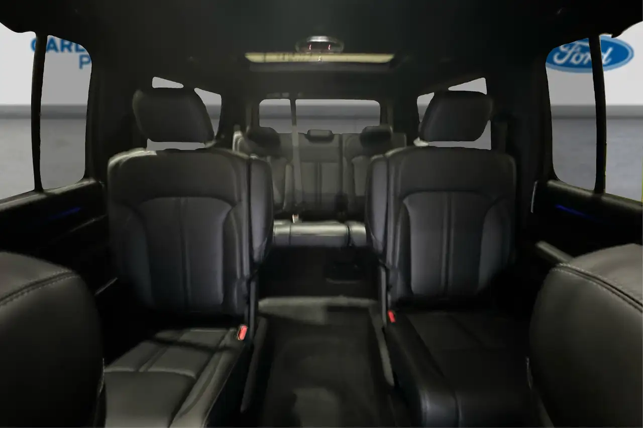 Jeep Grand Wagoneer - Image 14