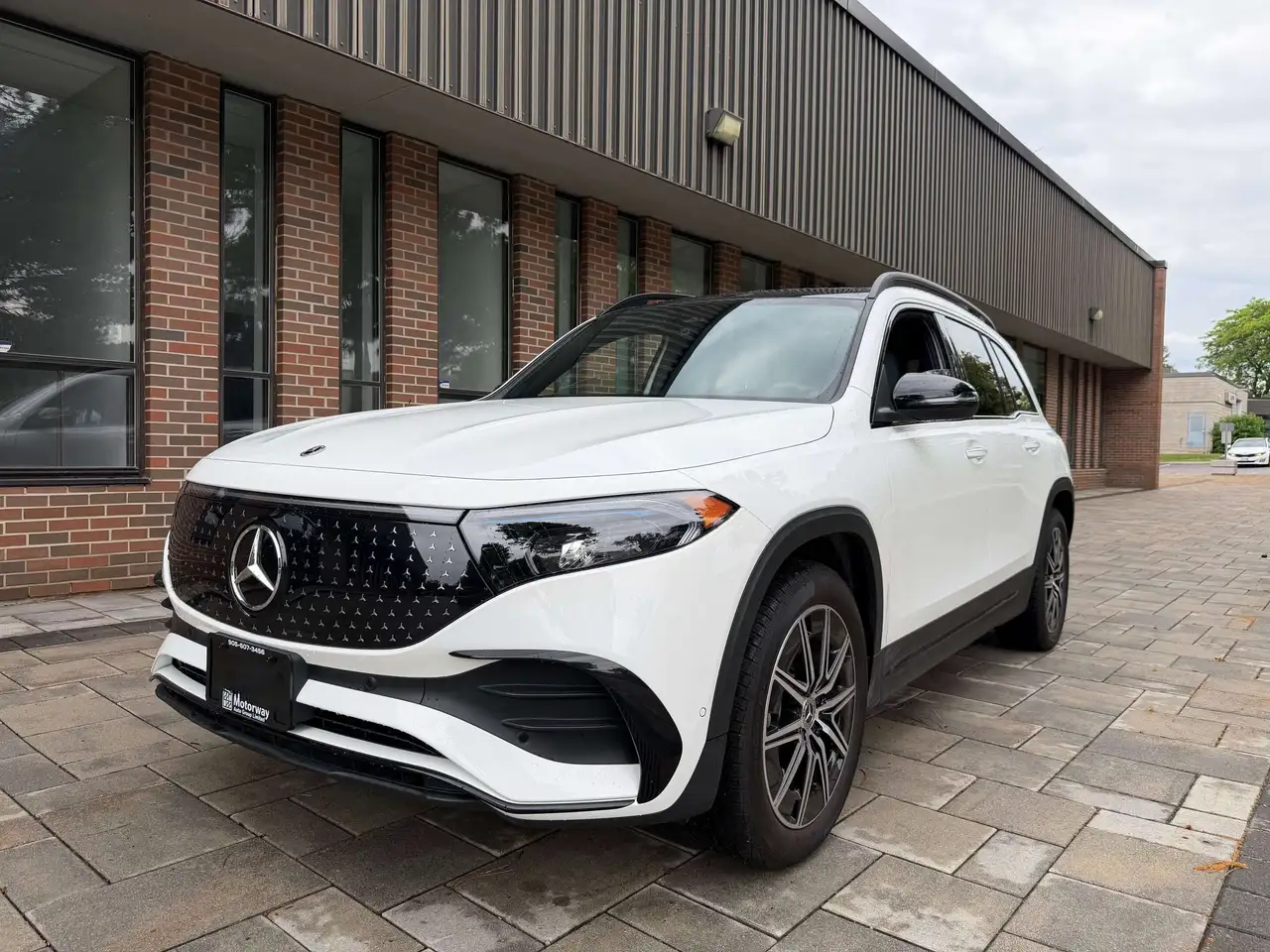 Mercedes-Benz EQB - Image 1