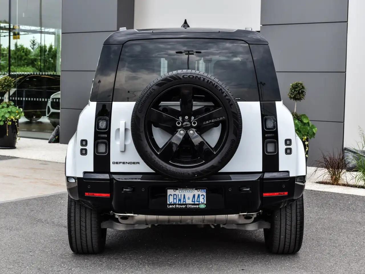 Land Rover Defender - Image 5