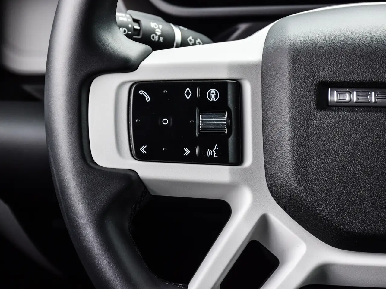 Land Rover Defender - Image 14