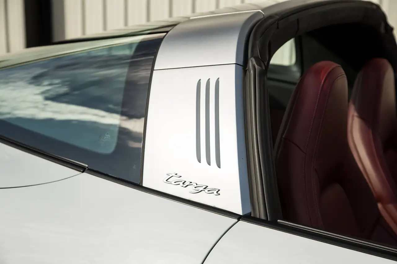 Porsche 911 - Image 15