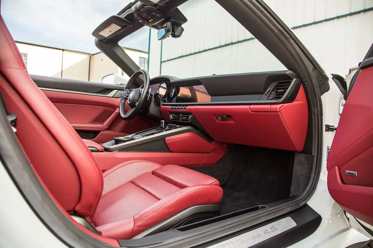 Porsche 911 - Image 33