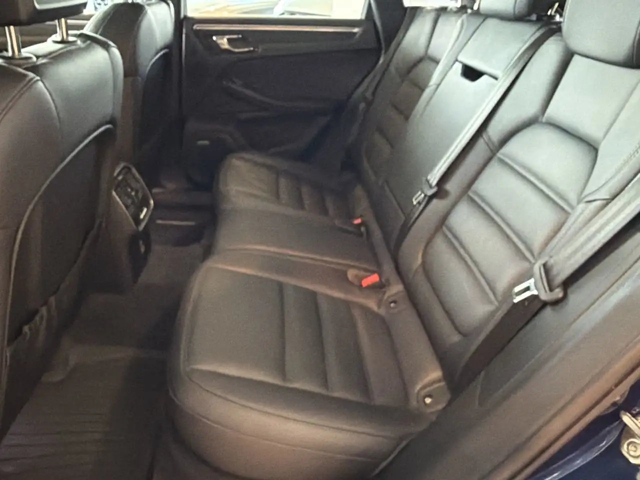 Porsche Macan - Image 31