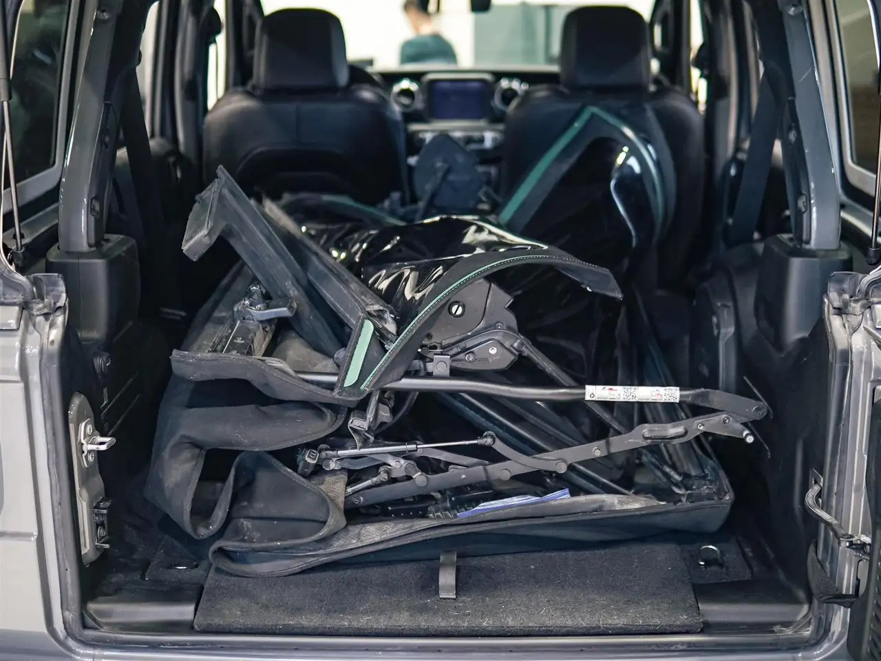 Jeep Wrangler - Image 16