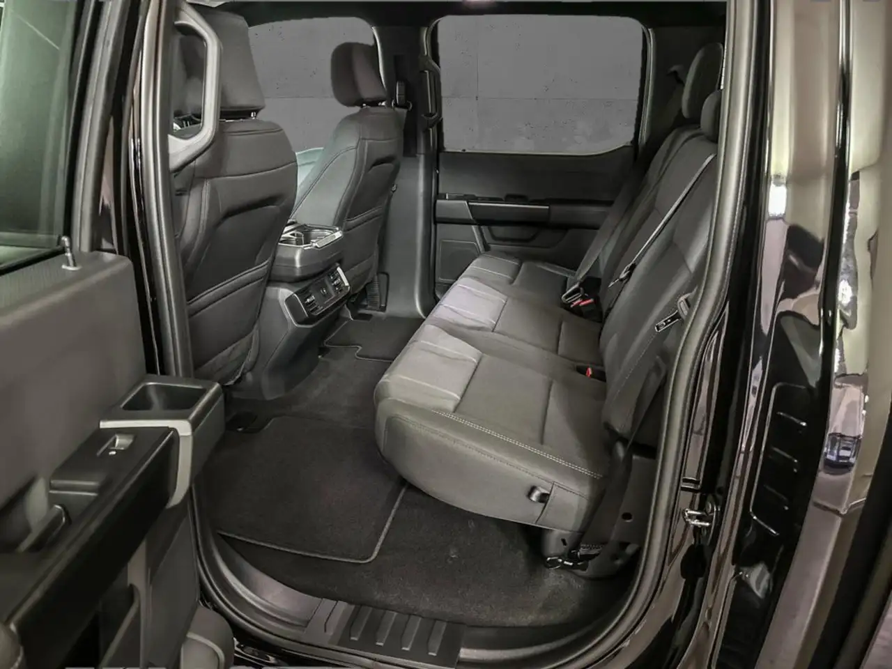 Ford F-150 - Image 12