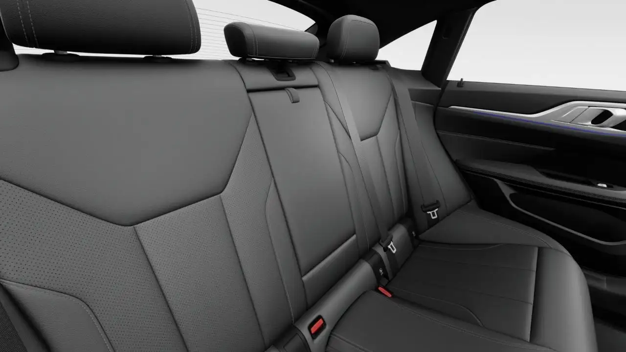 BMW i4 - Image 12