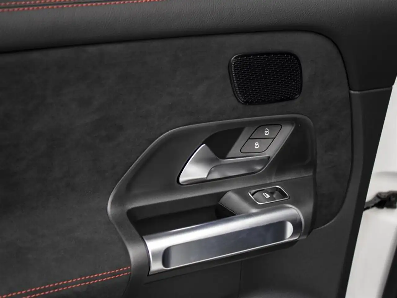 Mercedes-Benz GLB - Image 20