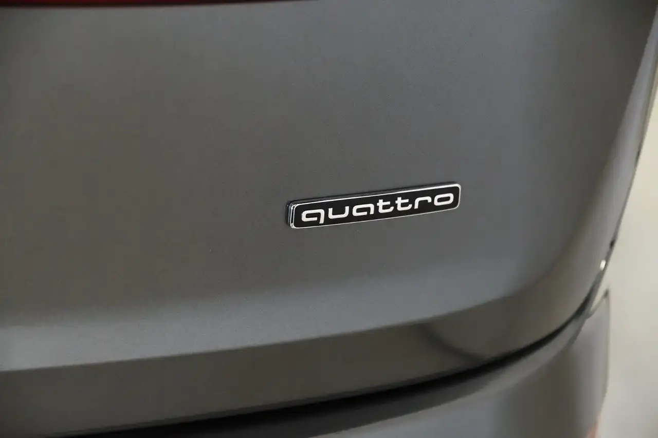 Audi Q7 - Image 10