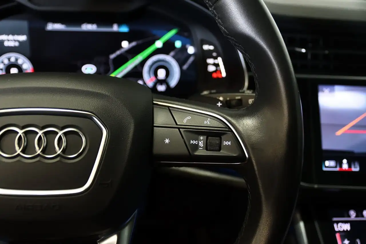 Audi Q7 - Image 28