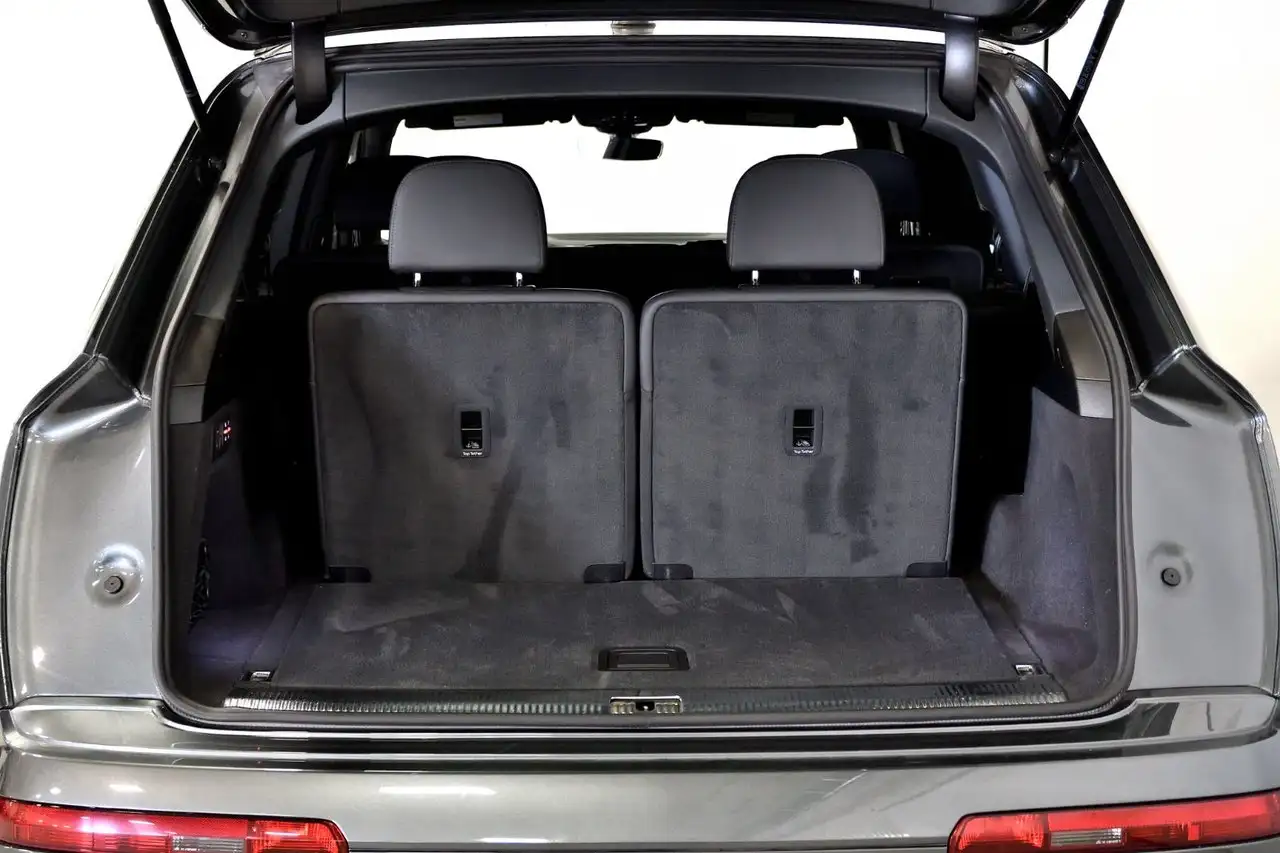 Audi Q7 - Image 11