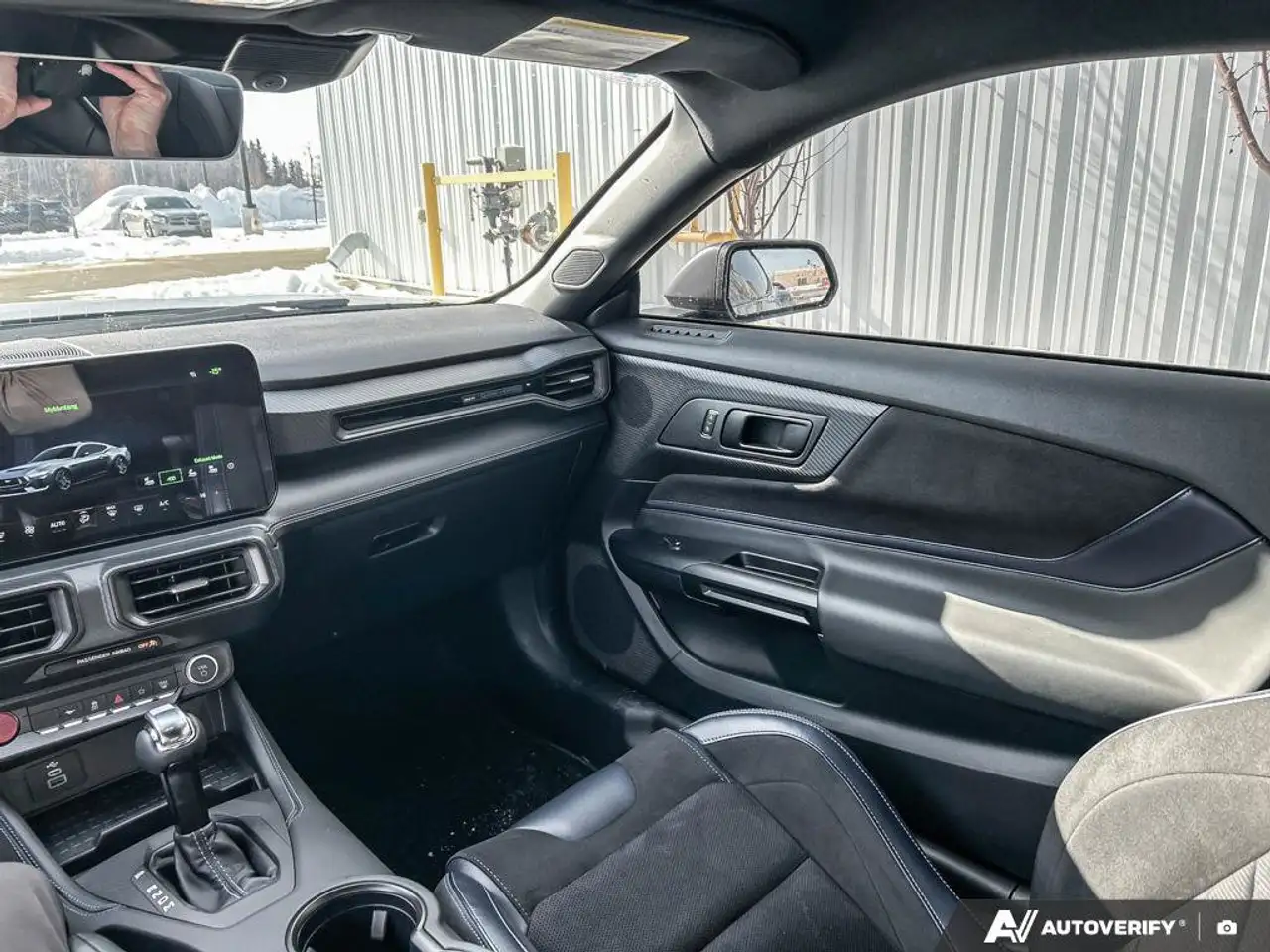 Ford Mustang - Image 27