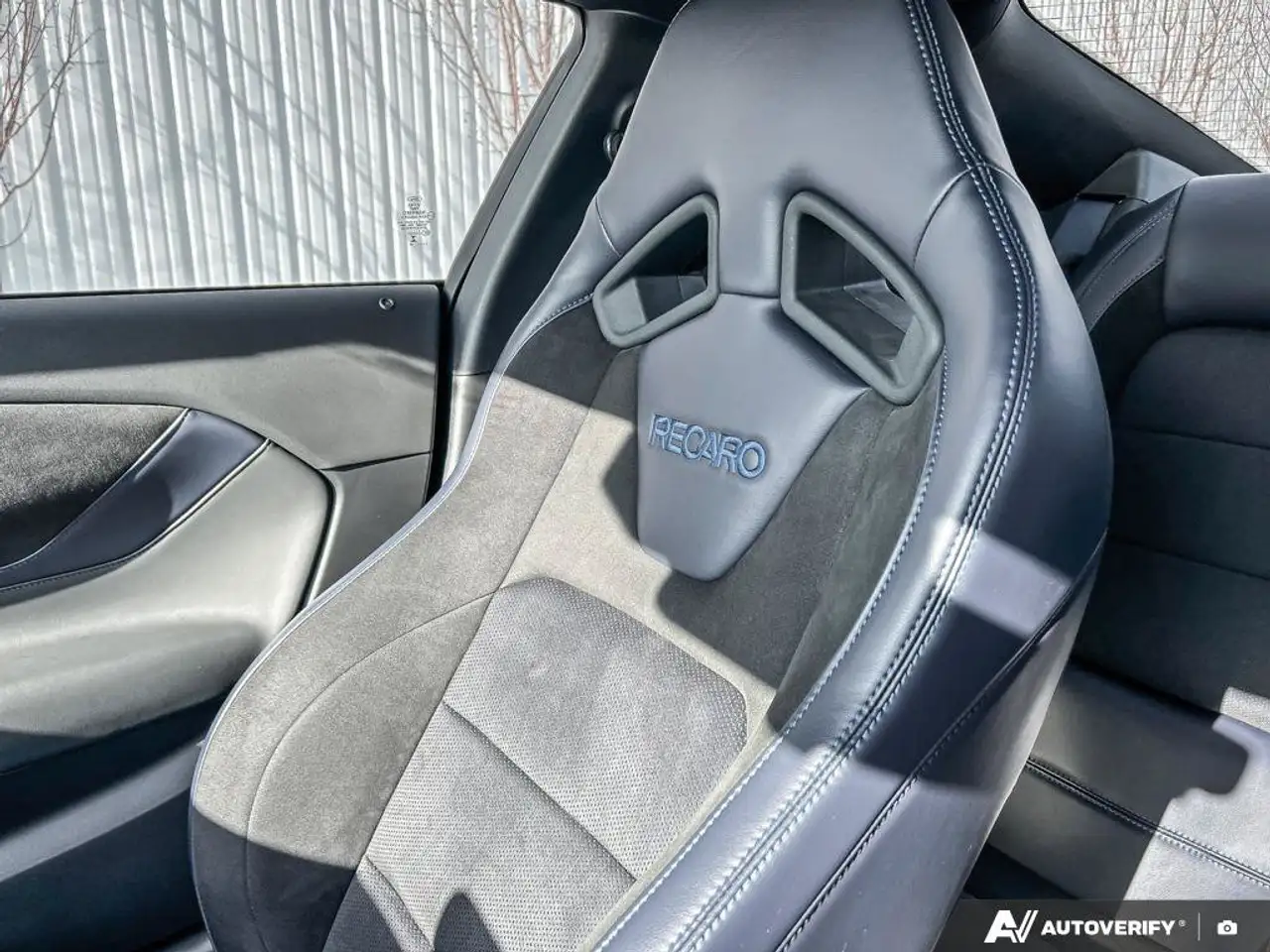 Ford Mustang - Image 22