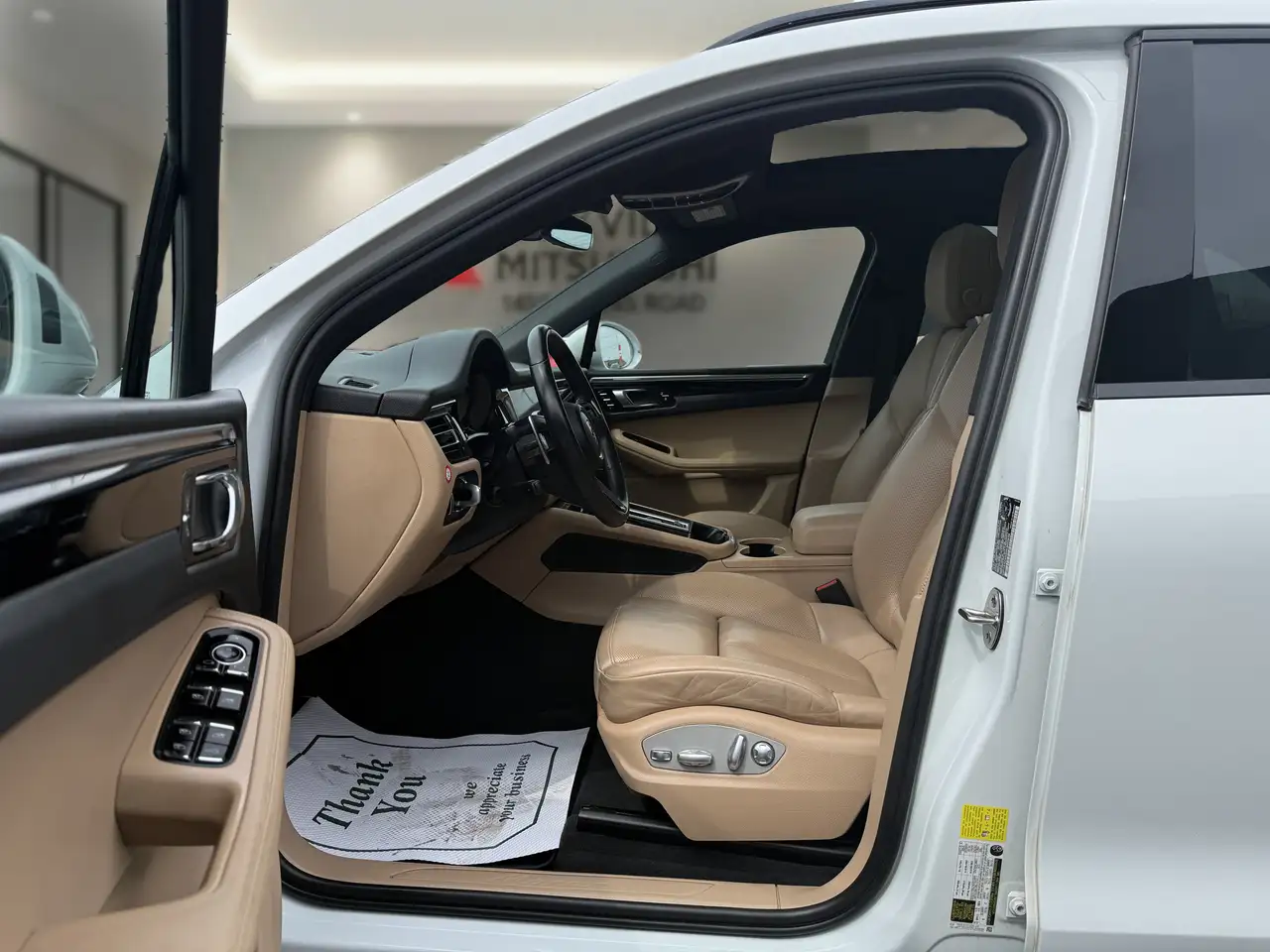 Porsche Macan - Image 11