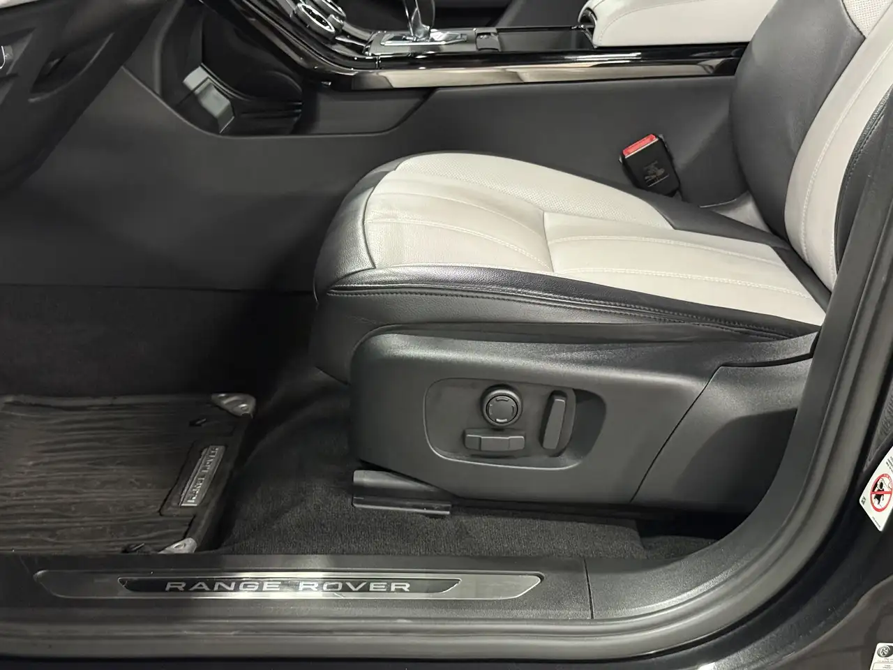 Land Rover Range Rover Evoque - Image 12