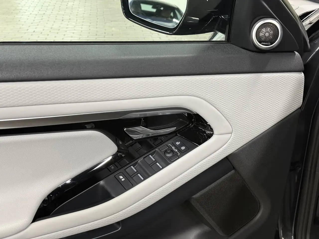 Land Rover Range Rover Evoque - Image 18