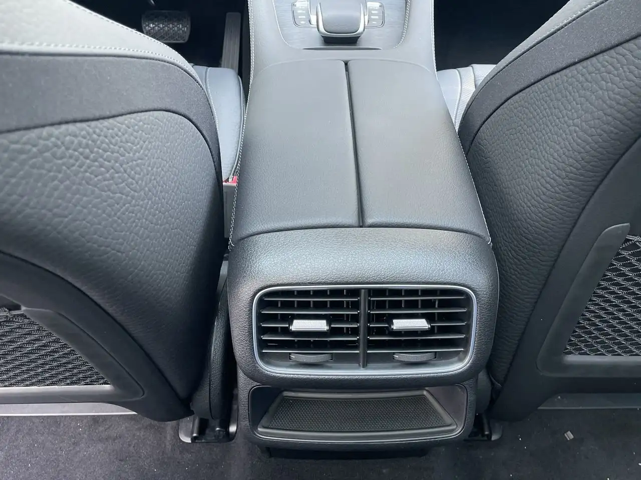 Mercedes-Benz GLE - Image 29