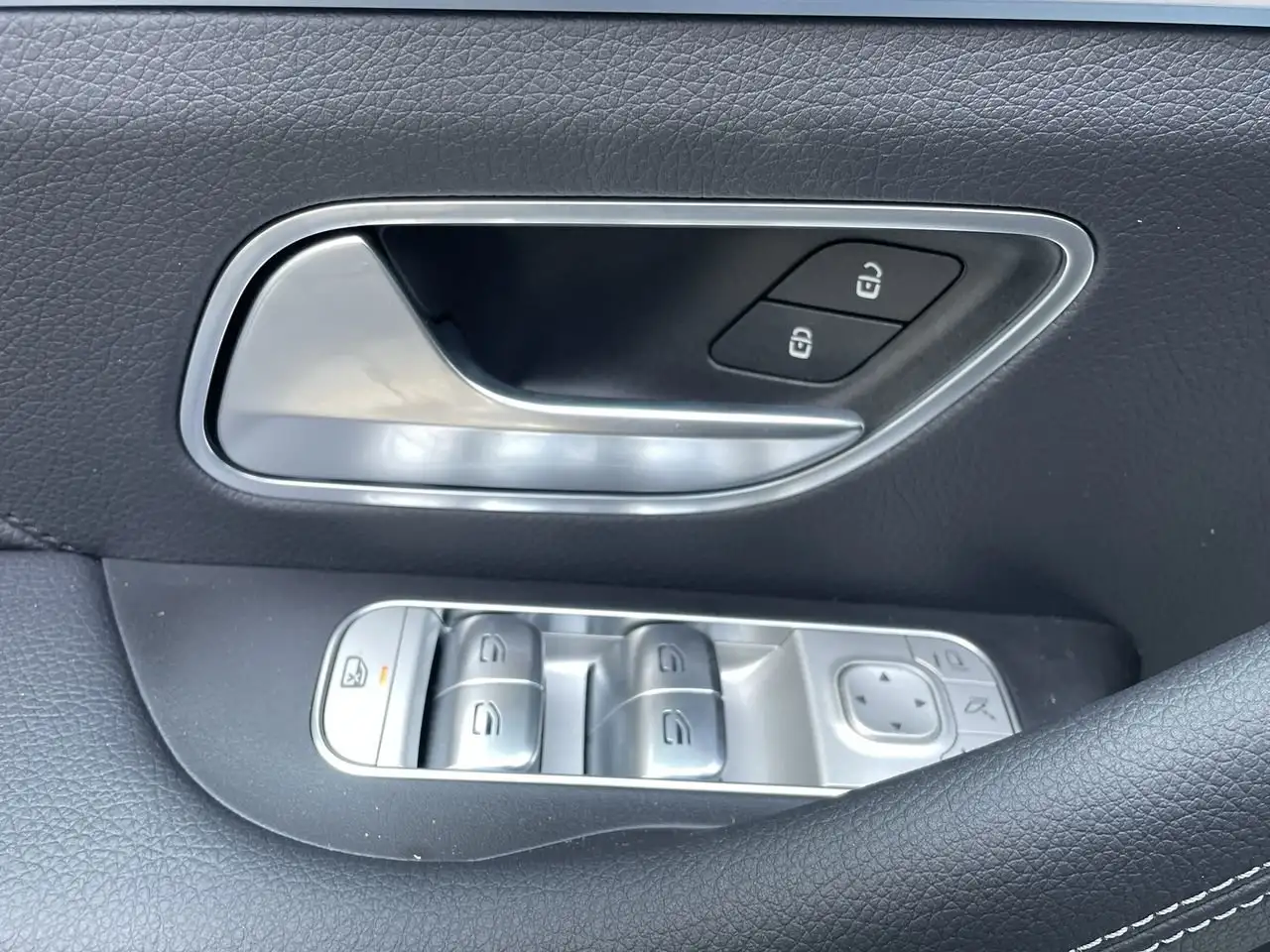 Mercedes-Benz GLE - Image 21
