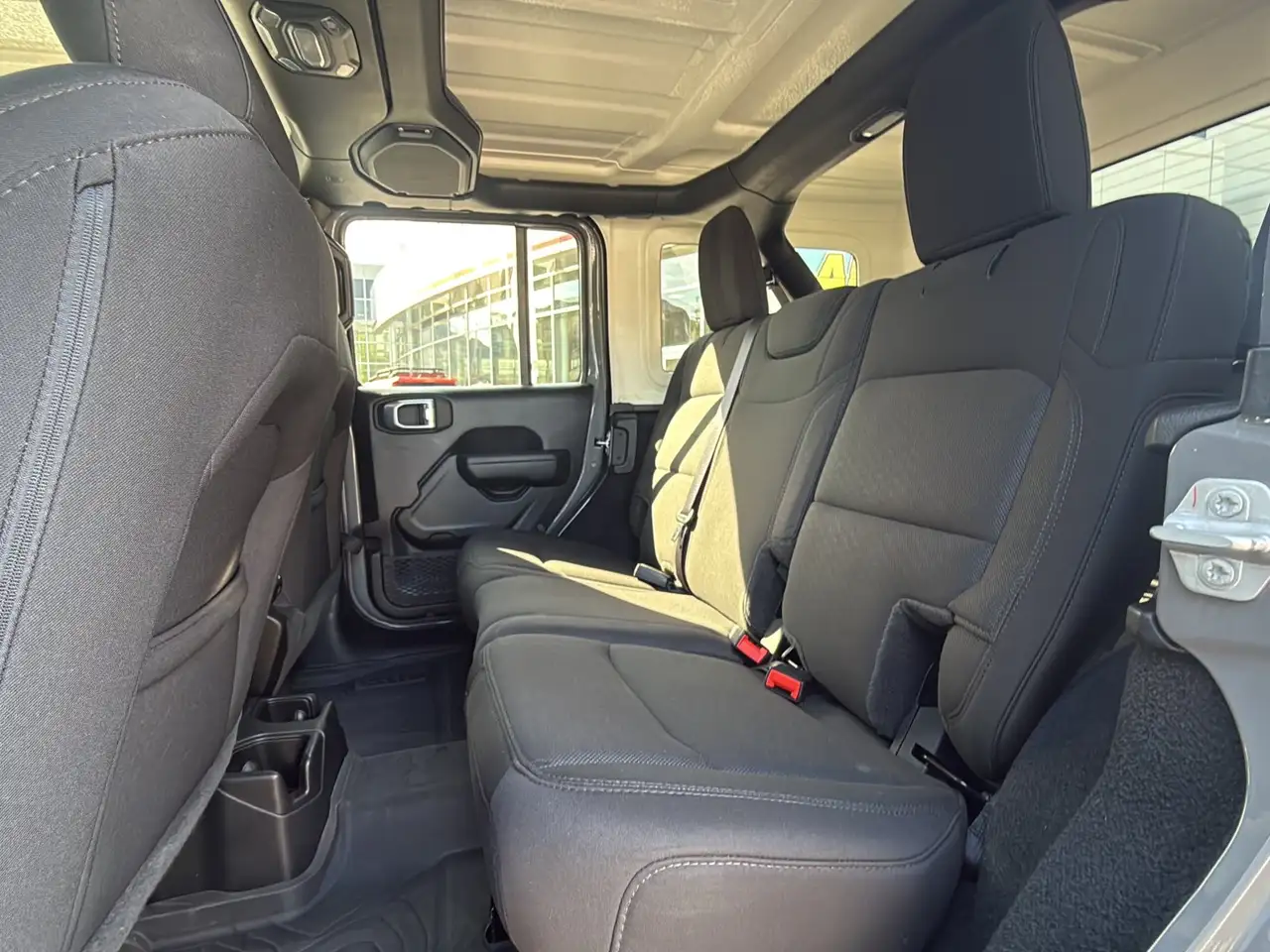 Jeep Wrangler - Image 18