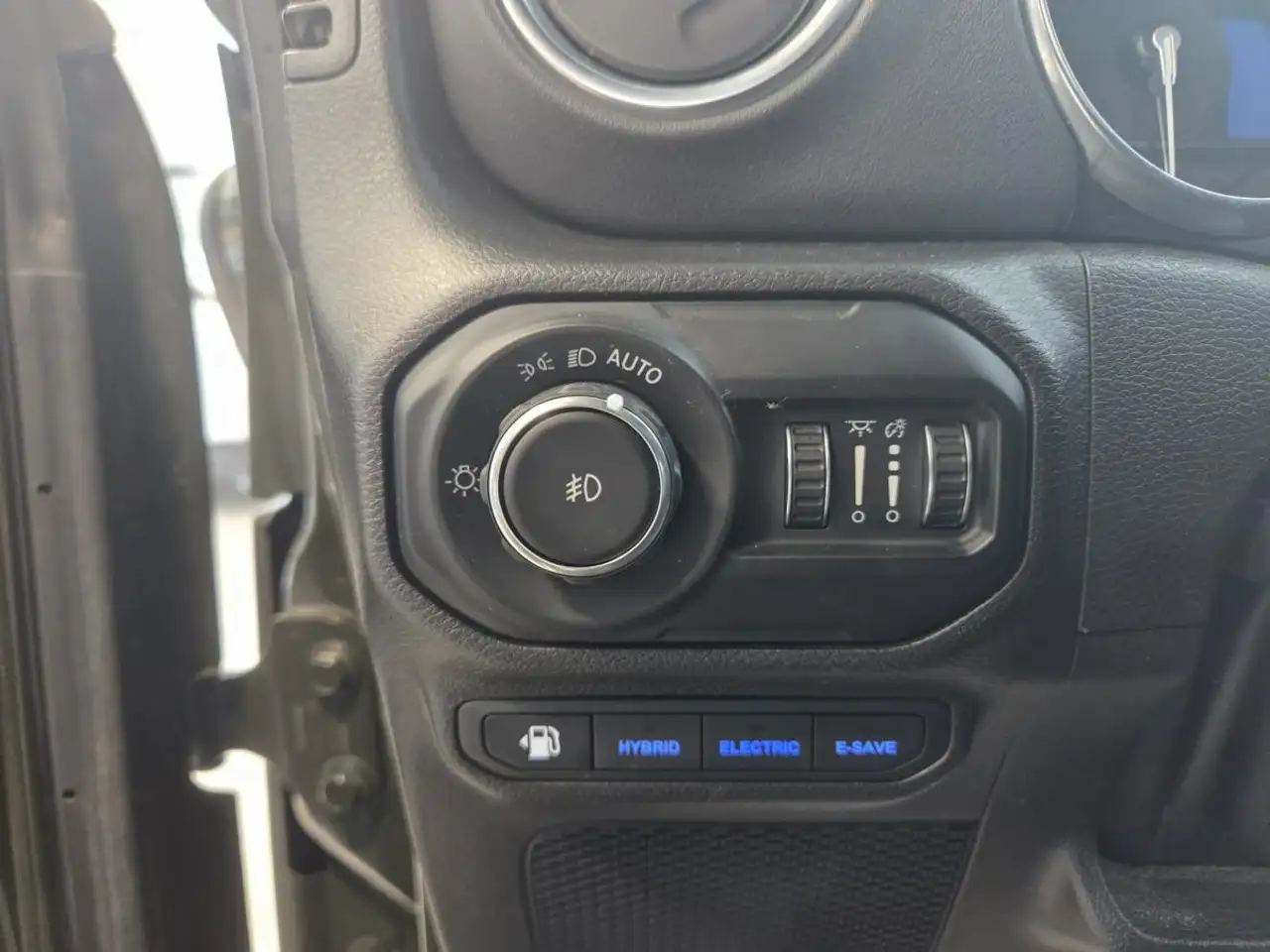 Jeep Wrangler - Image 13