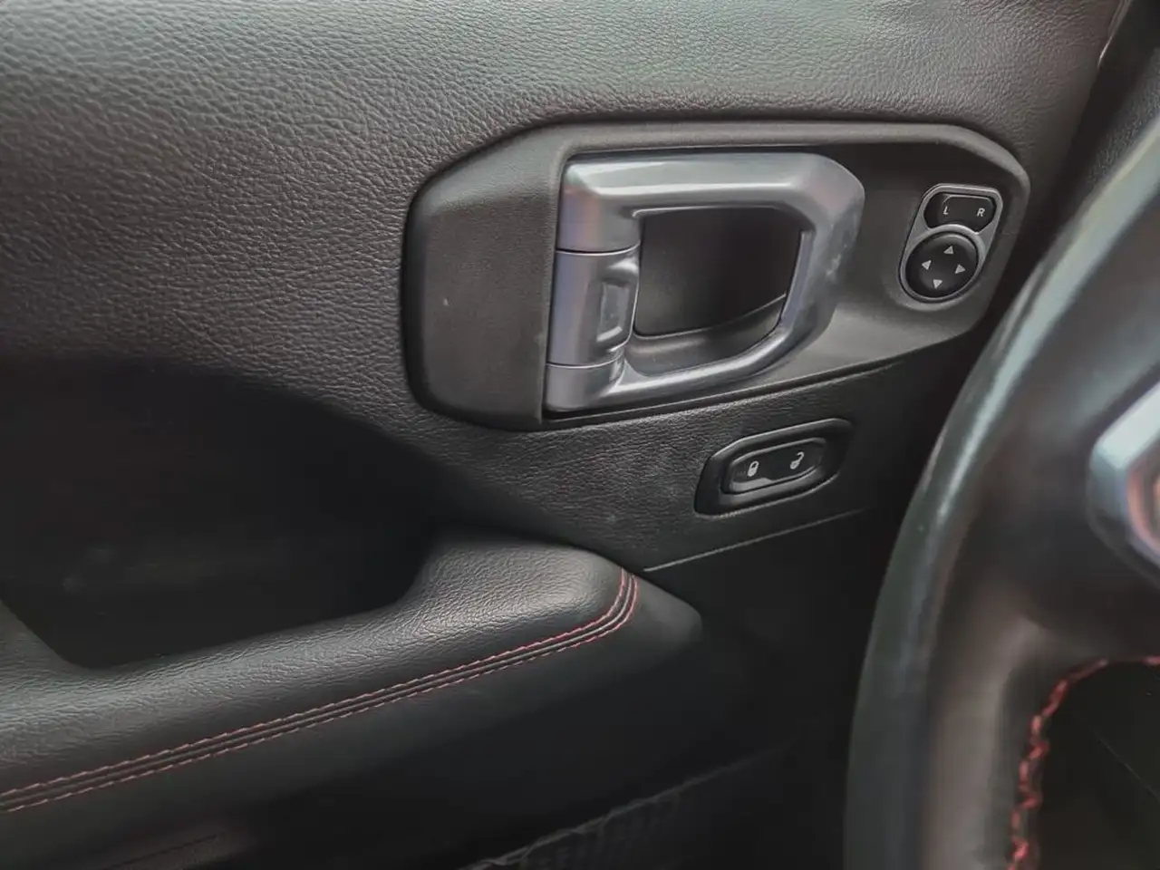 Jeep Gladiator - Image 16