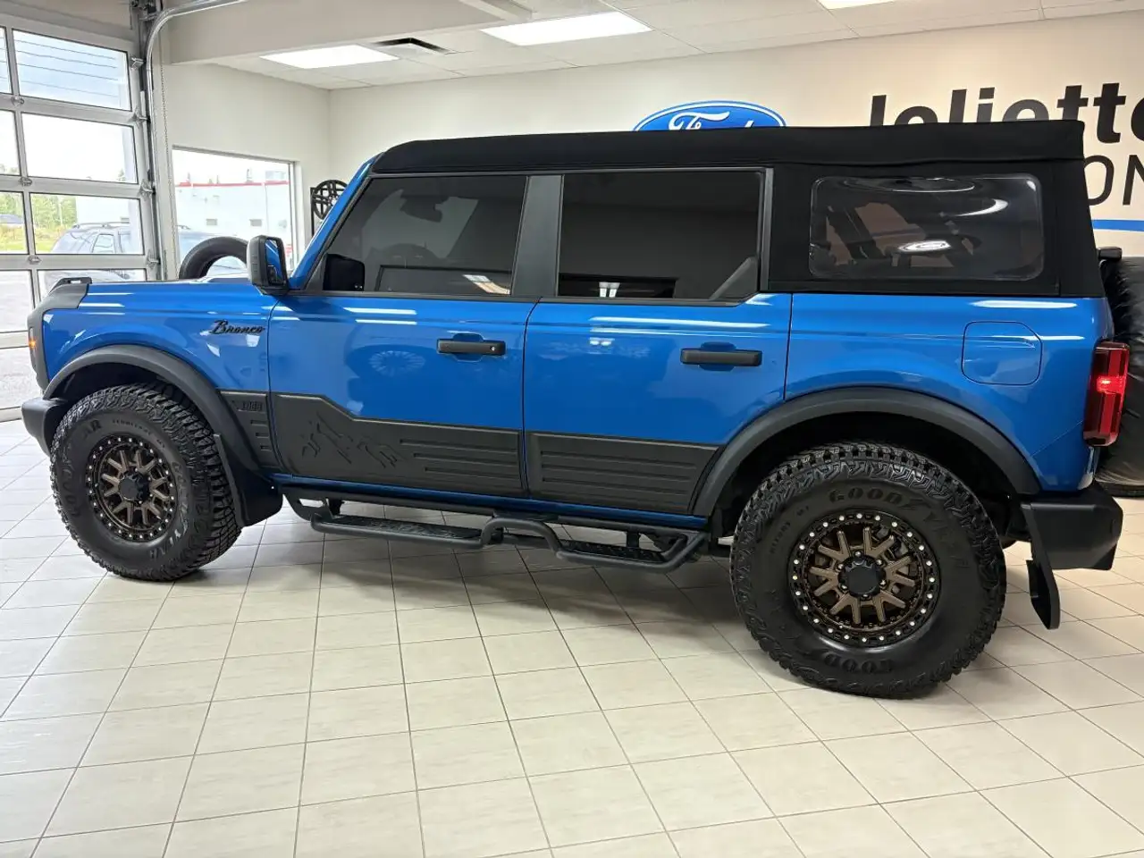 Ford Bronco - Image 2