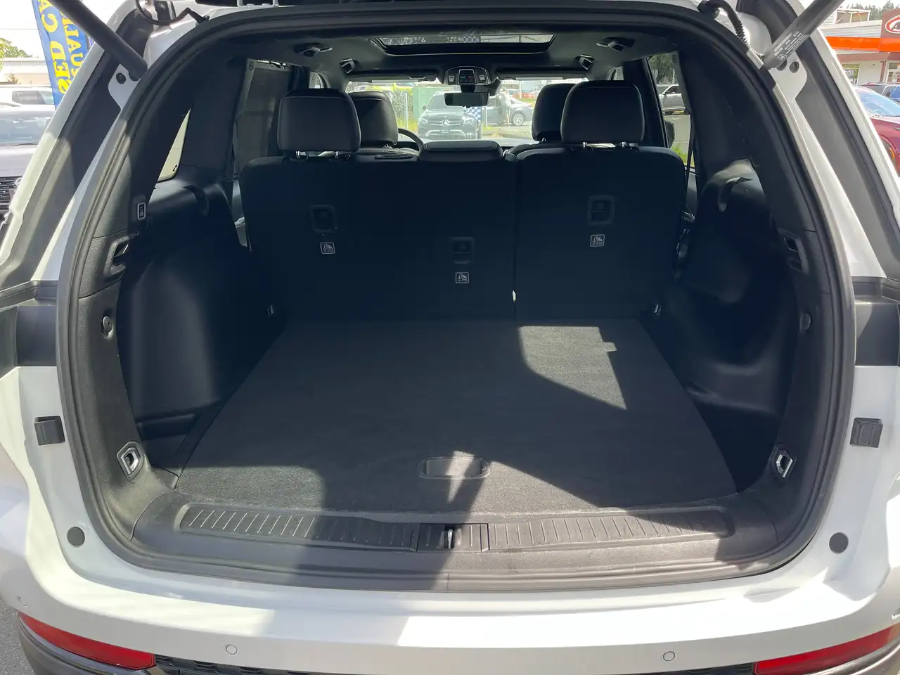 Jeep Grand Cherokee - Image 32