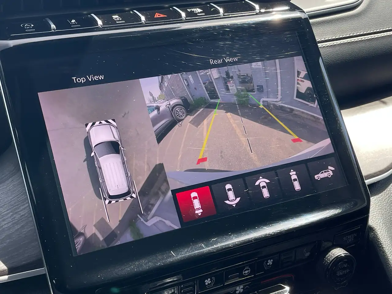 Jeep Grand Cherokee - Image 18
