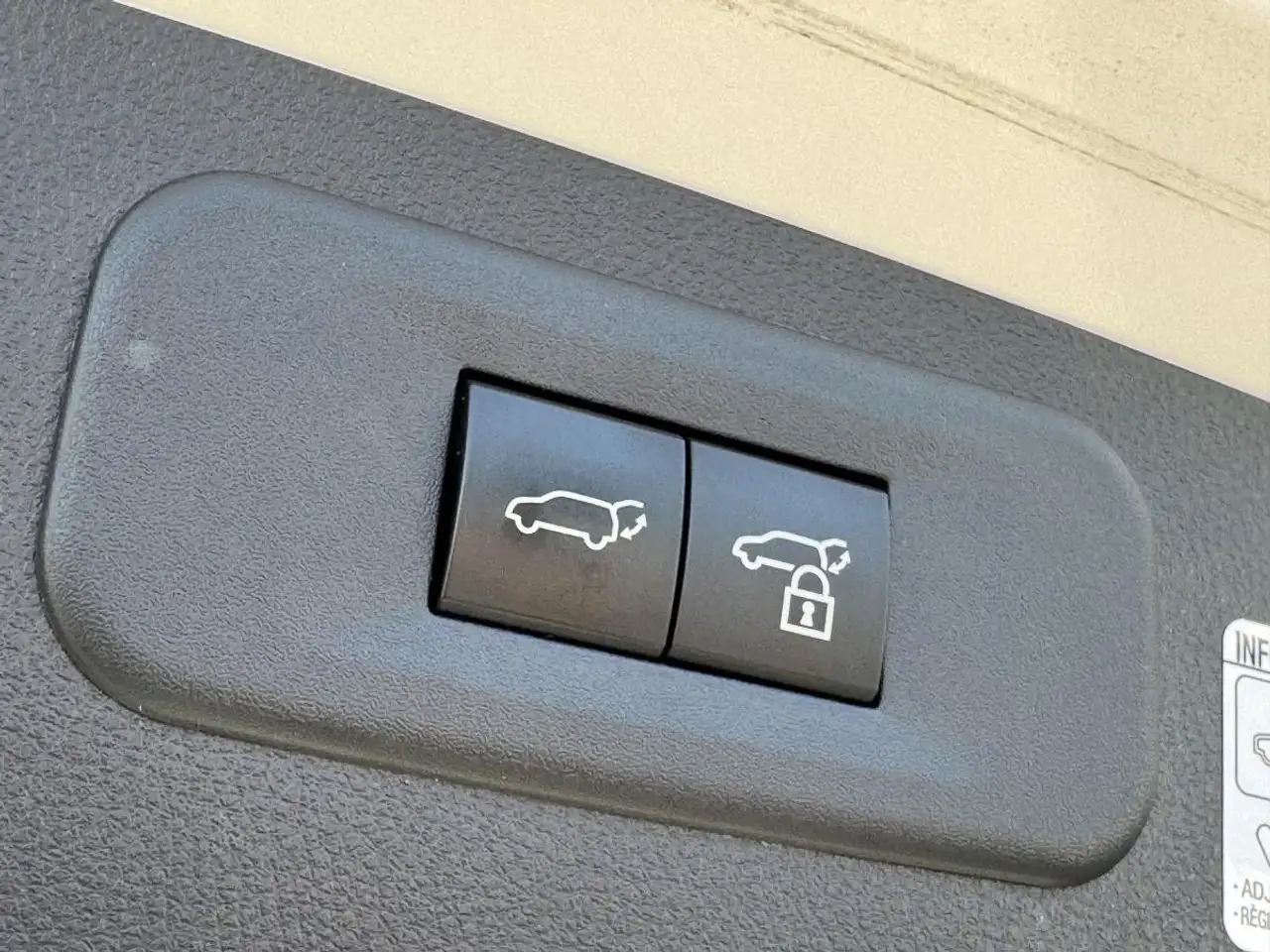 Lexus NX - Image 18