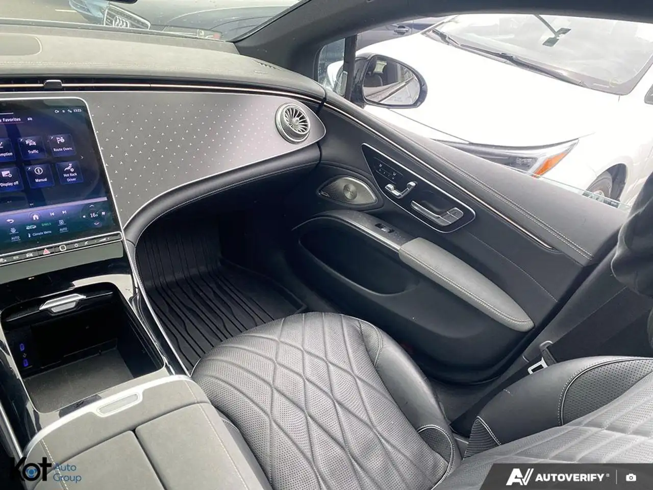 Mercedes-Benz EQS - Image 24
