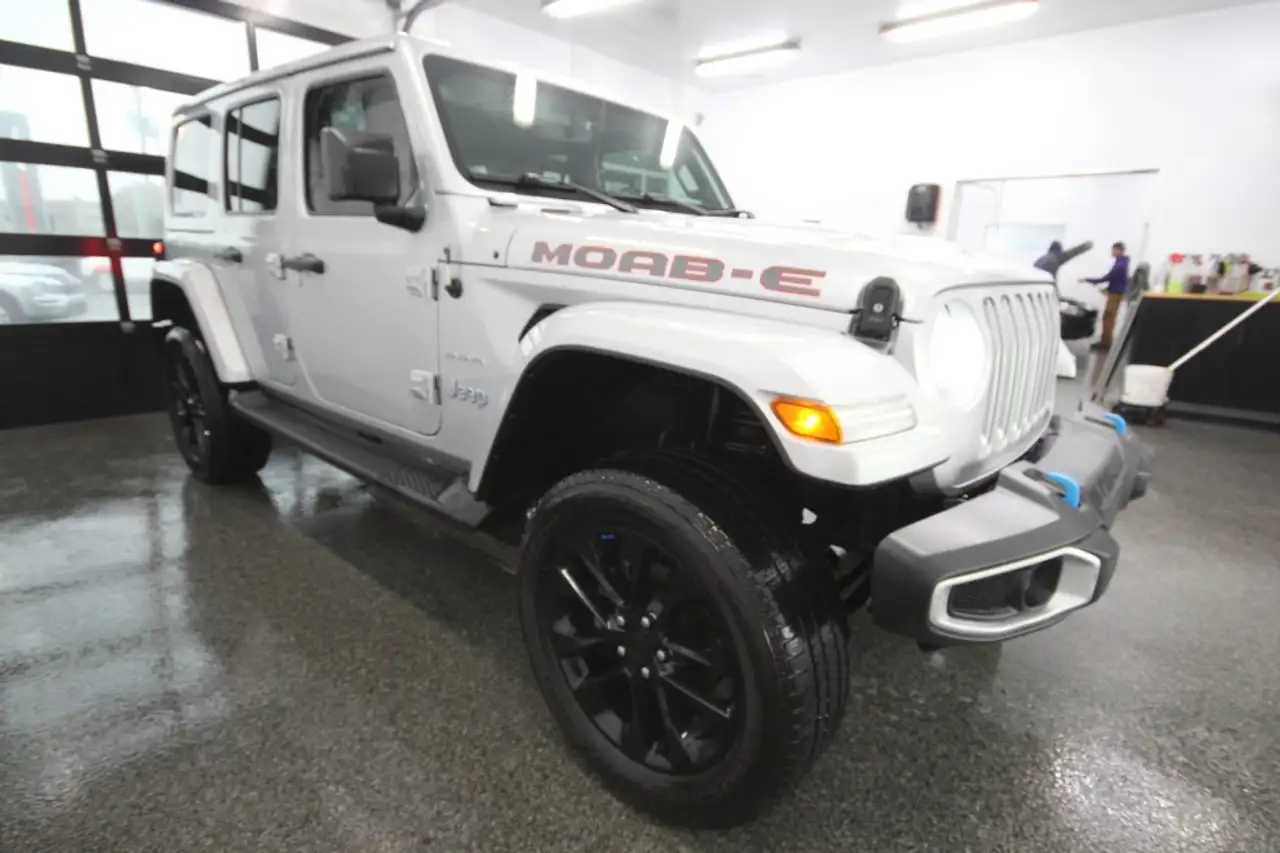 Jeep Wrangler - Image 11