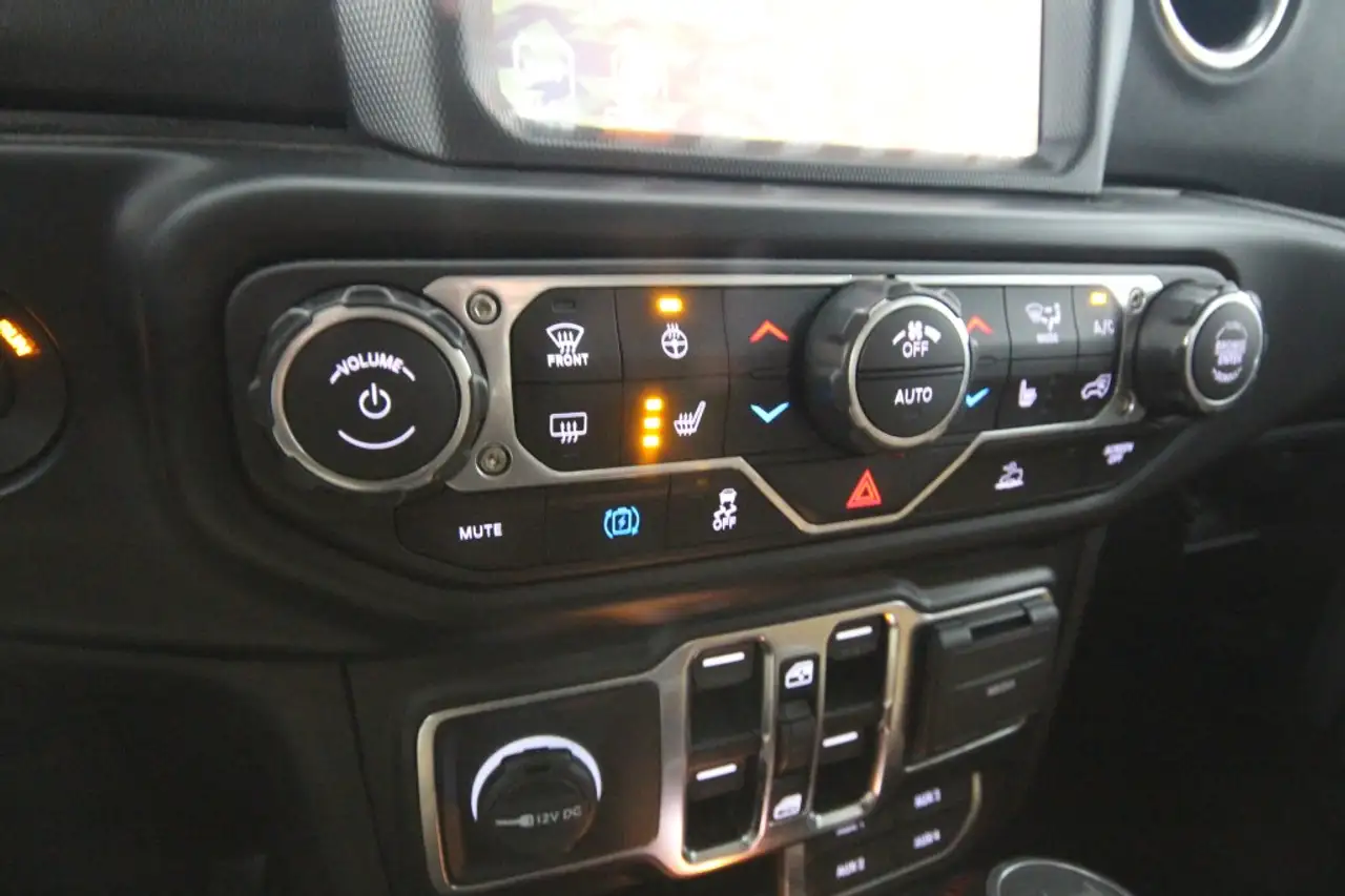 Jeep Wrangler - Image 27