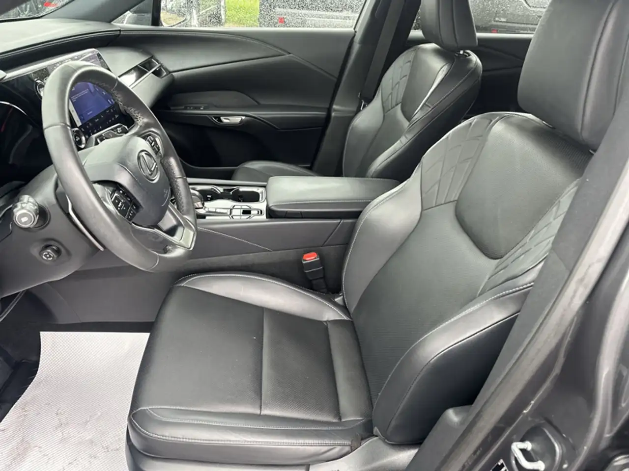 Lexus RX - Image 17