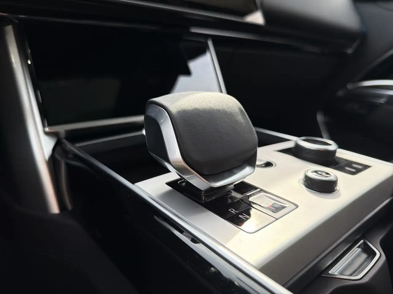 Land Rover Range Rover - Image 17