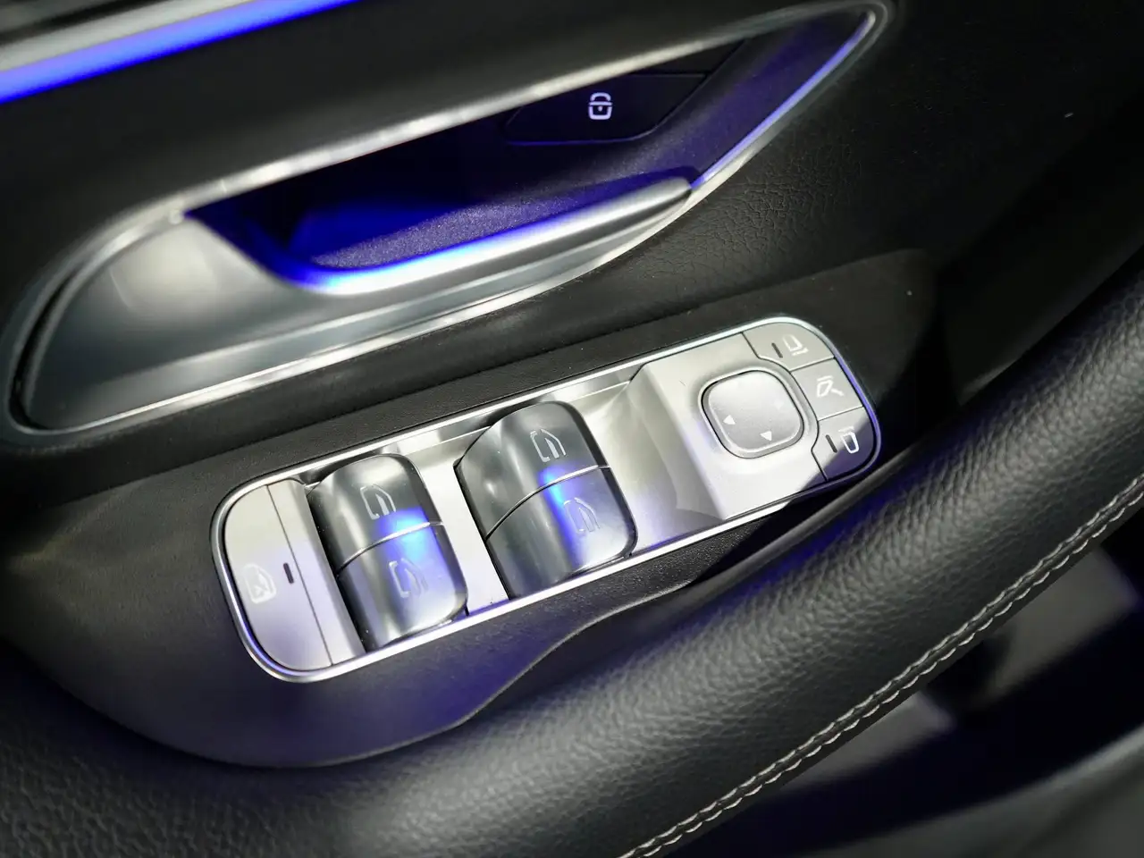 Mercedes-Benz GLE - Image 35