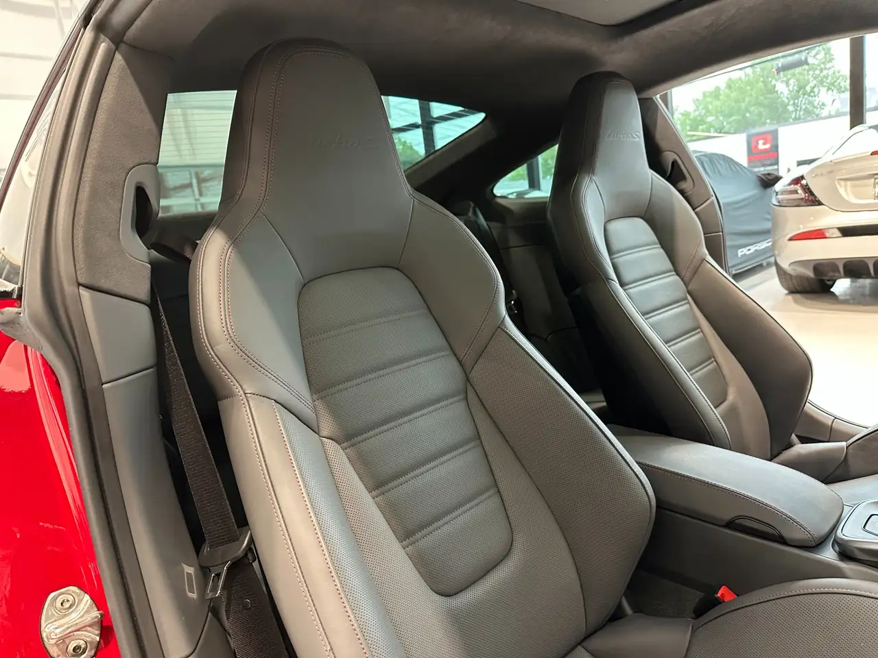 Porsche 911 - Image 14