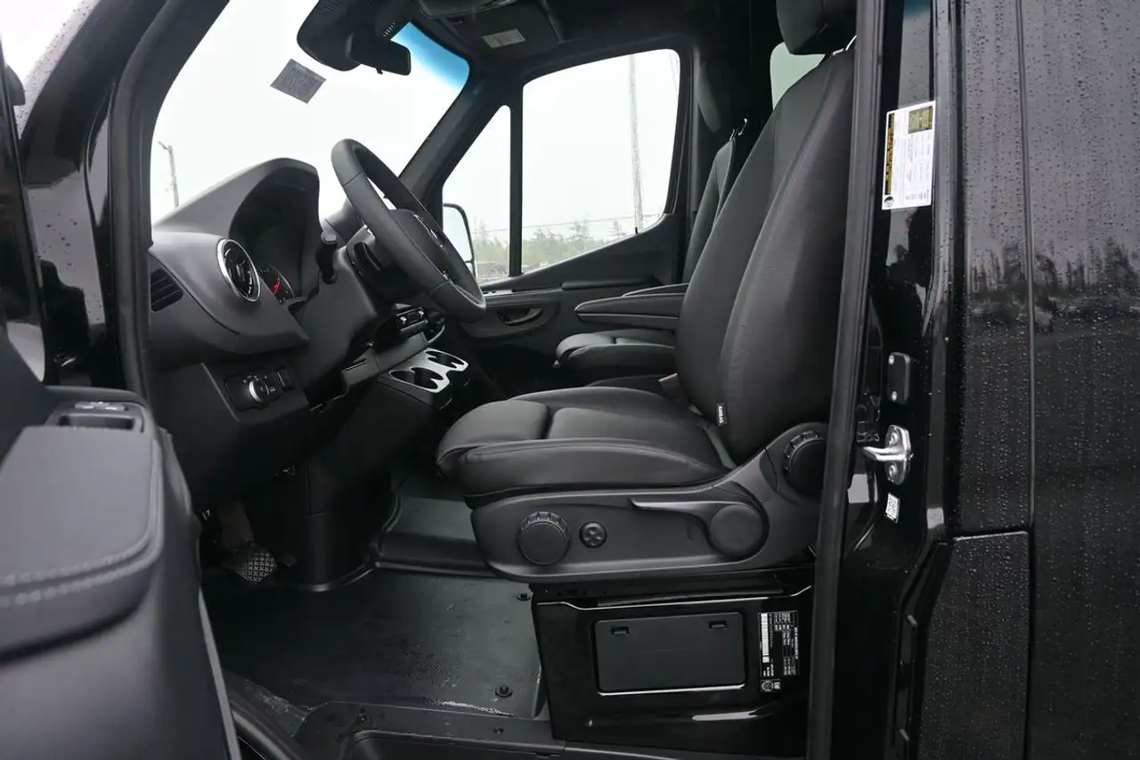 Mercedes-Benz Sprinter - Image 9