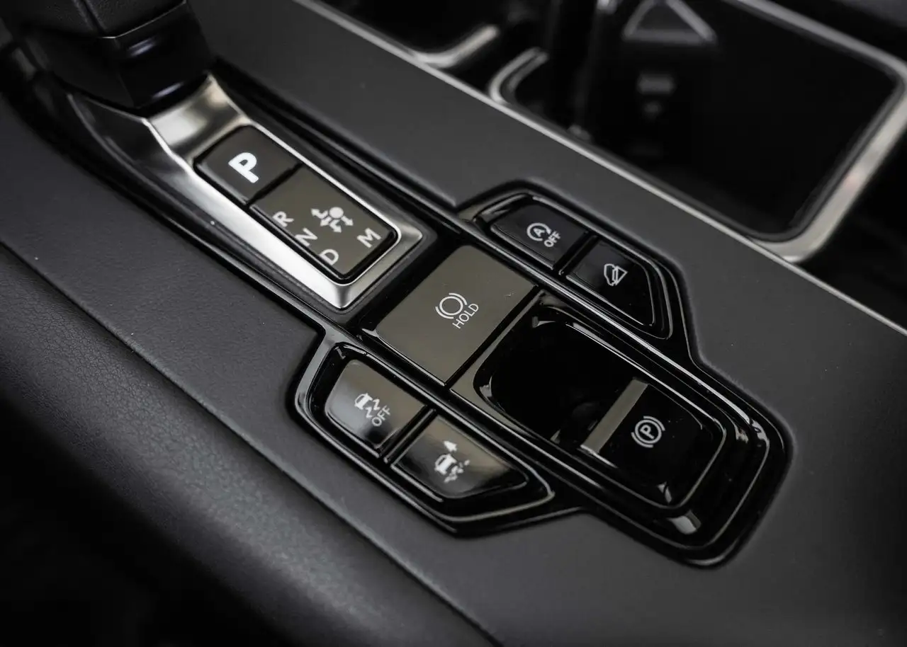 Lexus TX - Image 33