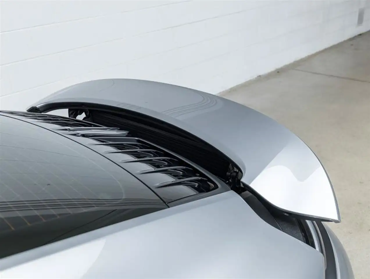 Porsche 911 - Image 12