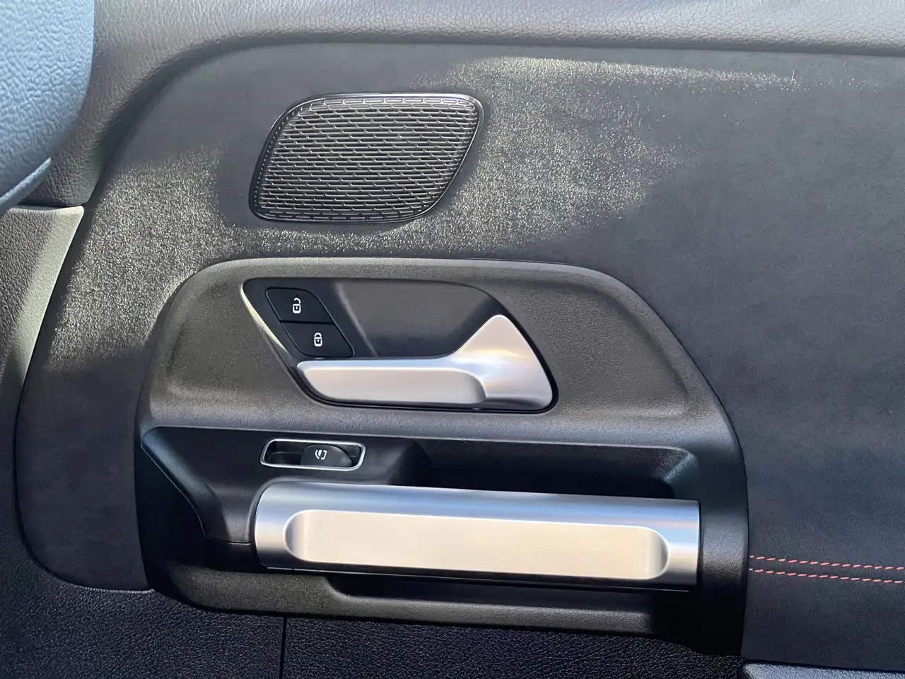 Mercedes-Benz GLB - Image 30