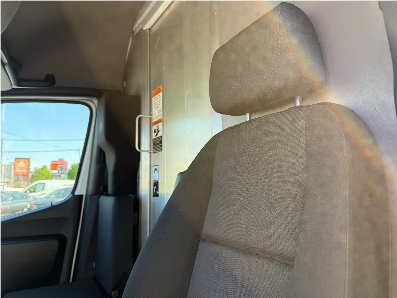 Mercedes-Benz Sprinter - Image 9