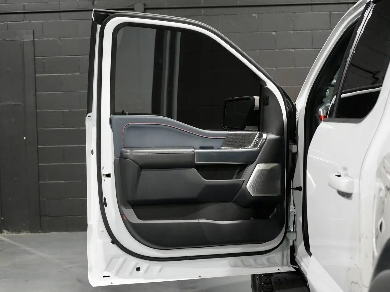 Ford F-150 - Image 37