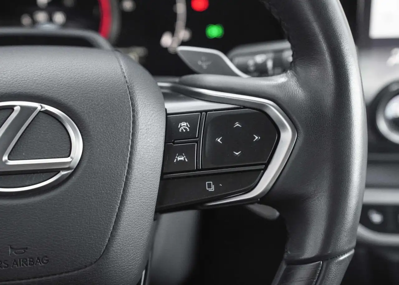 Lexus RX 350 - Image 17
