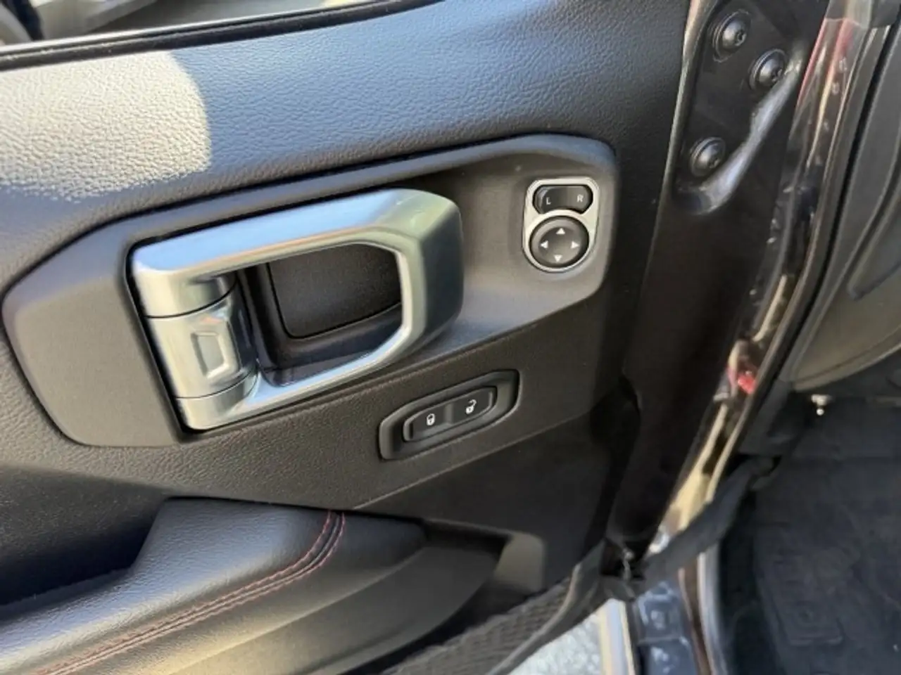 Jeep Wrangler - Image 17