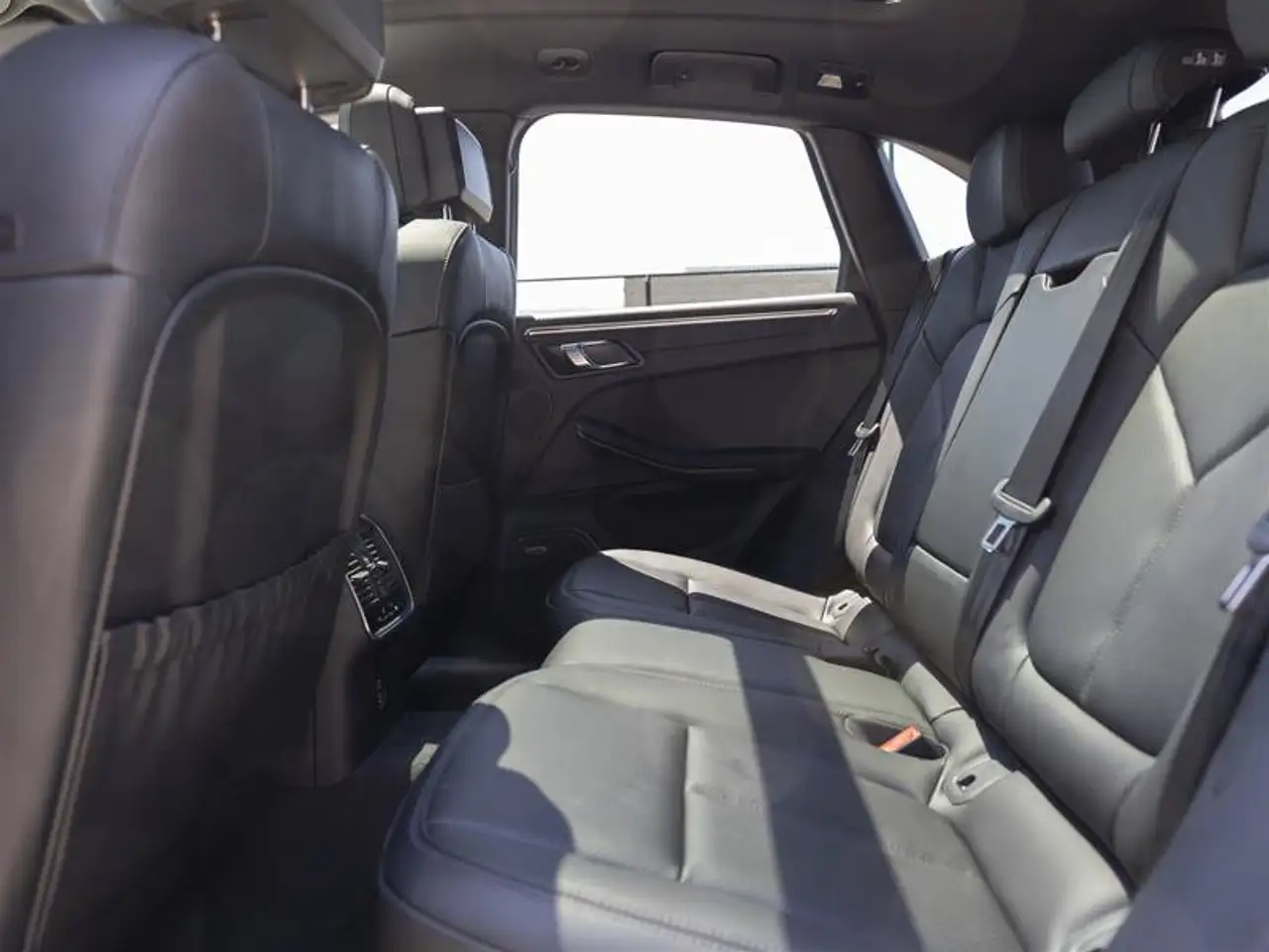 Porsche Macan - Image 14