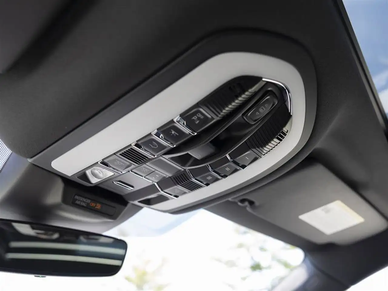 Porsche Macan - Image 28