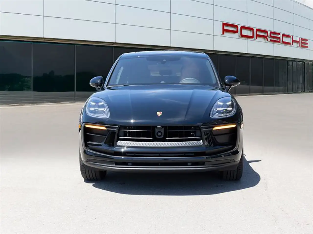Porsche Macan - Image 2