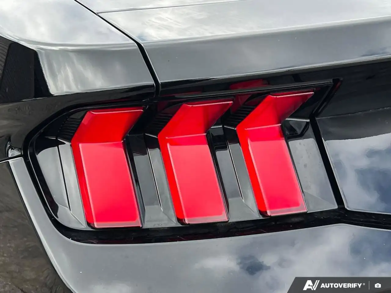 Ford Mustang - Image 10